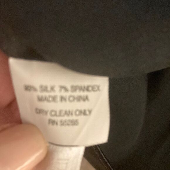 Express Design Studio Silk Blouse With Cap Sleeve & V-Neck. Size XS. - Picture 7 of 7